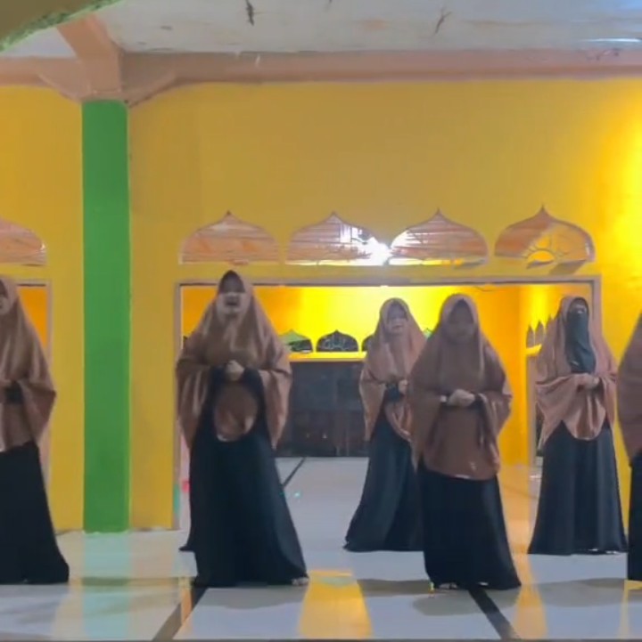 Meriah dan Penuh Makna, Santri Putri Hidayatullah Tarakan Gelar Pentas Malam Seni dalam Rangka Hari Santri 2026