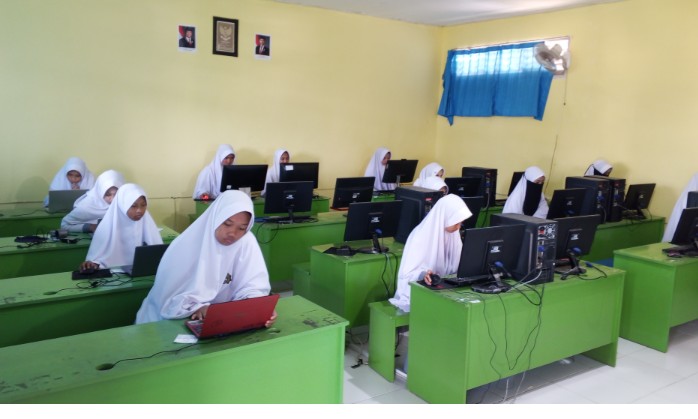 Siswi Kelas XII MA Tahfidz Putri Hidayatullah Tarakan Laksanakan Tes Kemampuan Akademik (TKA)
